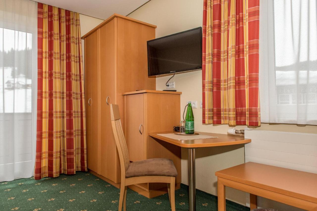 Pension Elisabeth Russbach am Pass Gschütt Habitación foto