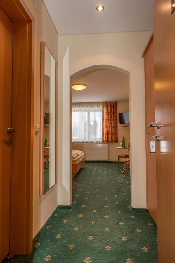 Pension Elisabeth Russbach am Pass Gschütt Habitación foto